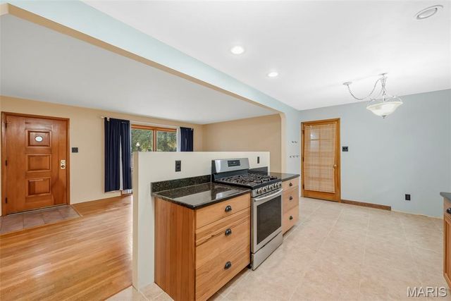 10942 Ridgecrest Drive, St Ann, MO 63074