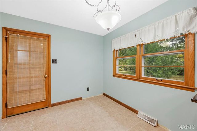 10942 Ridgecrest Drive, St Ann, MO 63074