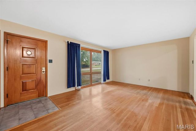 10942 Ridgecrest Drive, St Ann, MO 63074