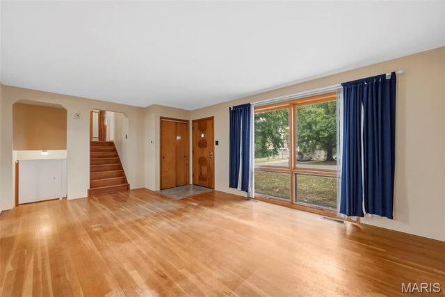 10942 Ridgecrest Drive, St Ann, MO 63074