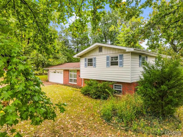 10942 Ridgecrest Drive, St Ann, MO 63074