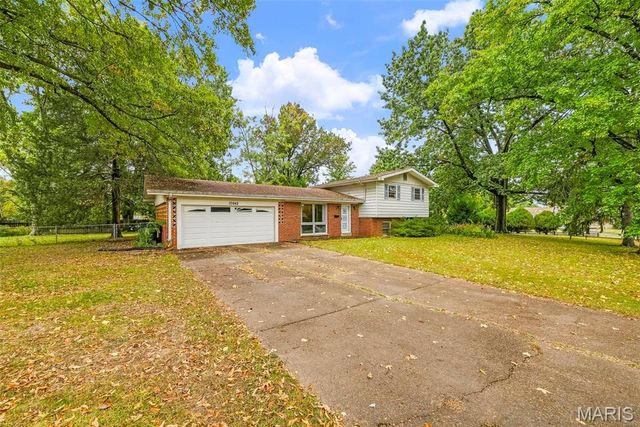 10942 Ridgecrest Drive, St Ann, MO 63074