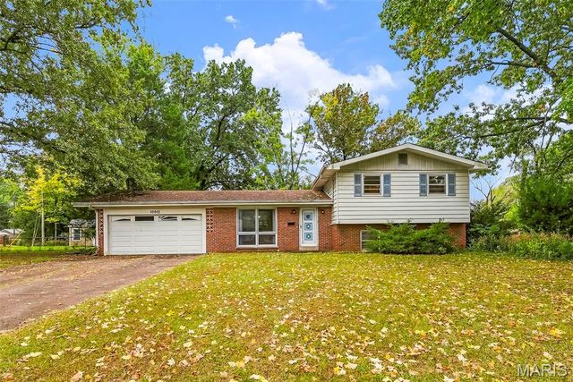 10942 Ridgecrest Drive, St Ann, MO 63074
