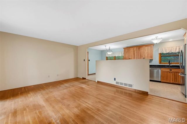 10942 Ridgecrest Drive, St Ann, MO 63074