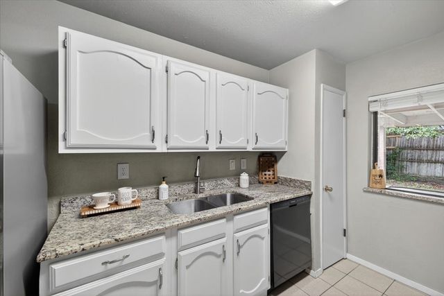 6506 Blackberry Drive, Arlington, TX 76016