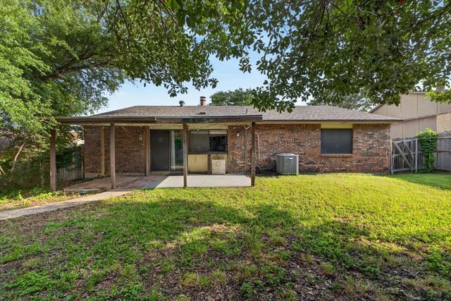 6506 Blackberry Drive, Arlington, TX 76016