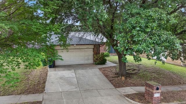 6506 Blackberry Drive, Arlington, TX 76016