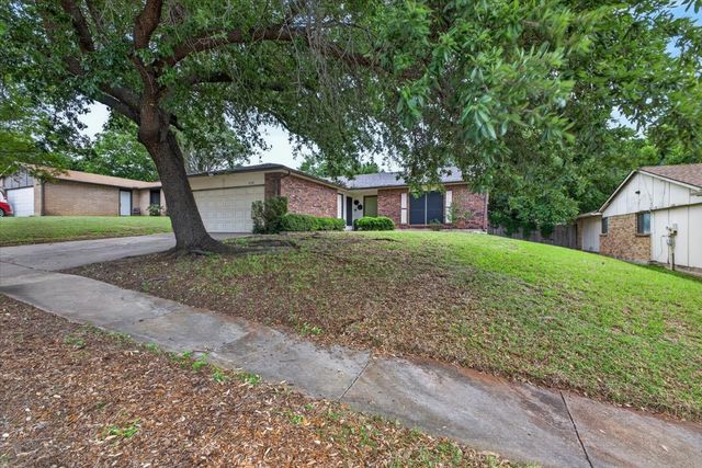 6506 Blackberry Drive, Arlington, TX 76016