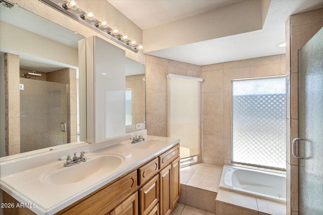 227 W TARO Lane, Phoenix, AZ 85027