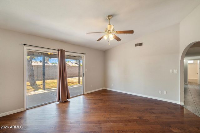 227 W TARO Lane, Phoenix, AZ 85027