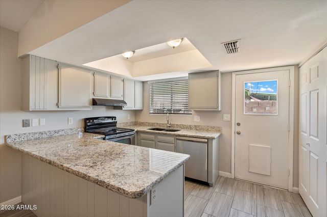 227 W TARO Lane, Phoenix, AZ 85027