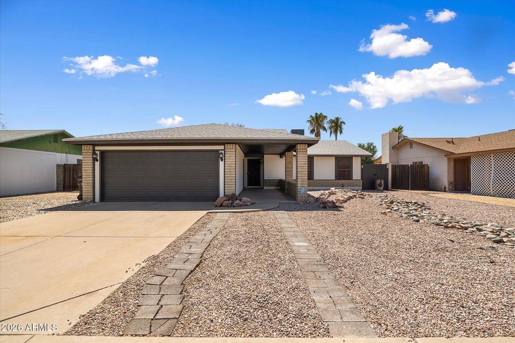 227 W TARO Lane, Phoenix, AZ 85027 — photo 2