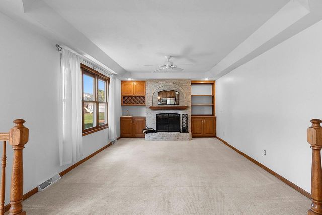 1934 PIKE LANE, De Pere, WI 54115