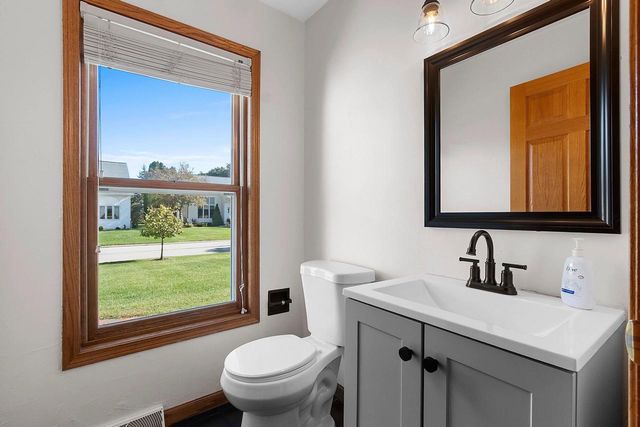 1934 PIKE LANE, De Pere, WI 54115
