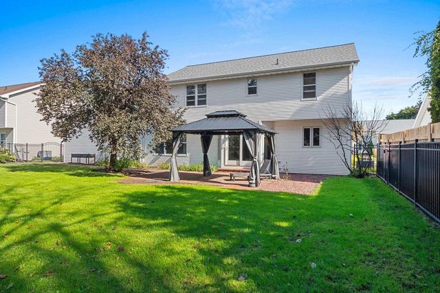 1934 PIKE LANE, De Pere, WI 54115