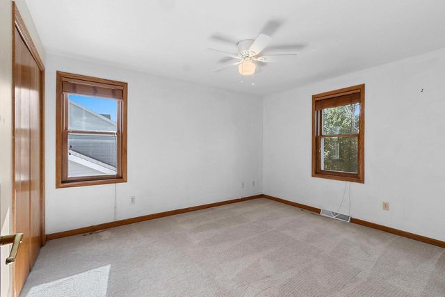 1934 PIKE LANE, De Pere, WI 54115