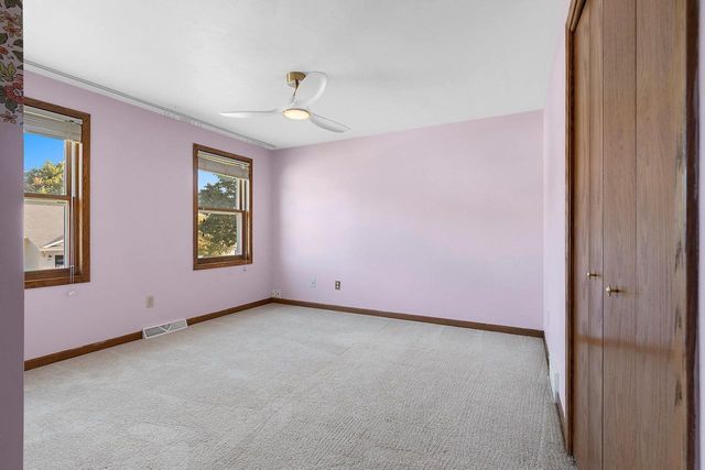 1934 PIKE LANE, De Pere, WI 54115