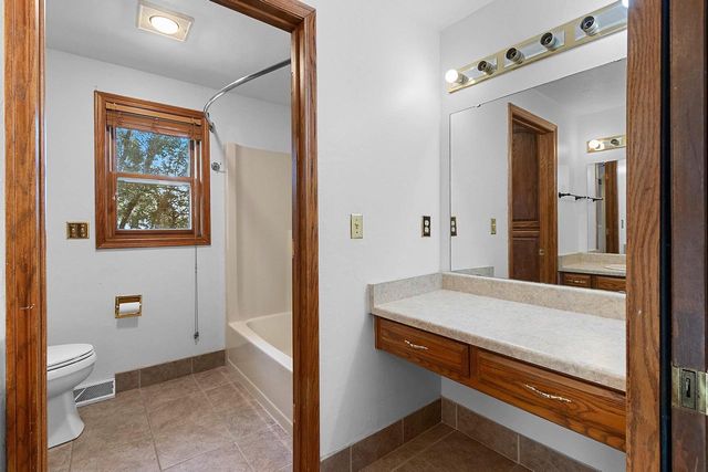 1934 PIKE LANE, De Pere, WI 54115