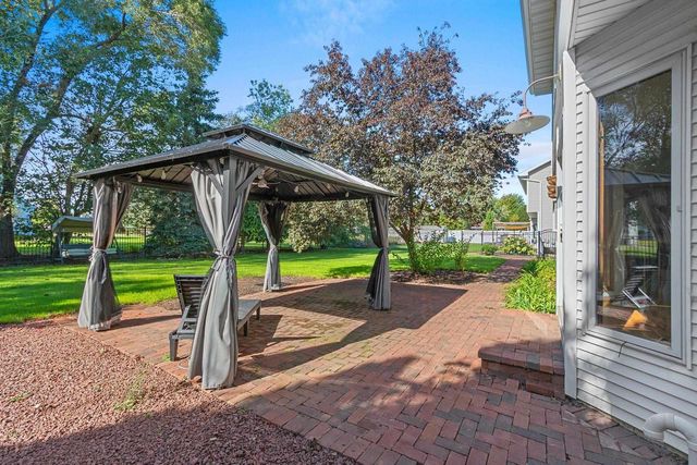 1934 PIKE LANE, De Pere, WI 54115