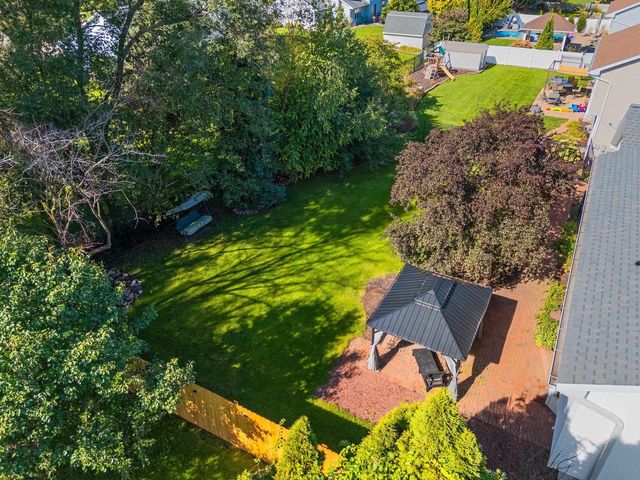 1934 PIKE LANE, De Pere, WI 54115