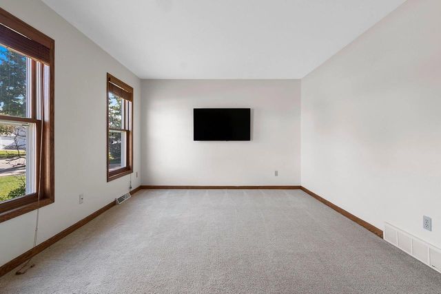 1934 PIKE LANE, De Pere, WI 54115
