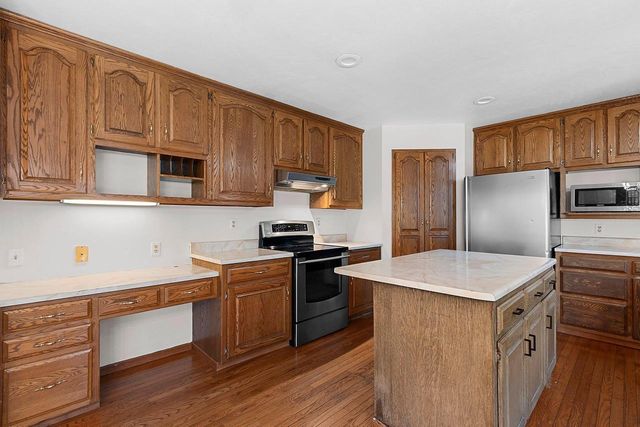 1934 PIKE LANE, De Pere, WI 54115