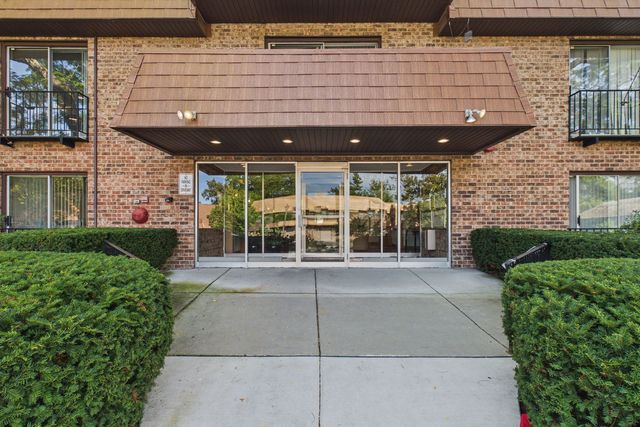 3900 Dundee Road 305, Northbrook, IL 60062