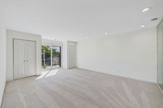 3900 Dundee Road 305, Northbrook, IL 60062