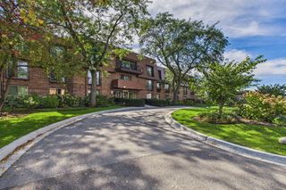 3900 Dundee Road 305, Northbrook, IL 60062