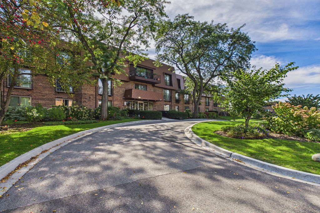 3900 Dundee Road 305, Northbrook, IL 60062