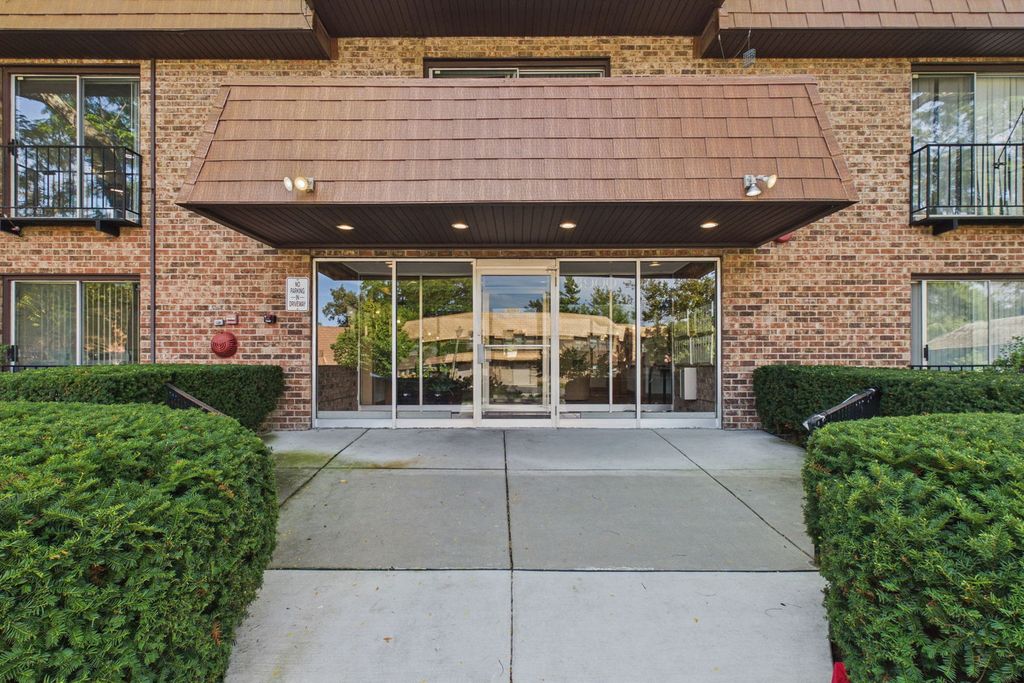 3900 Dundee Road 305, Northbrook, IL 60062 — photo 2