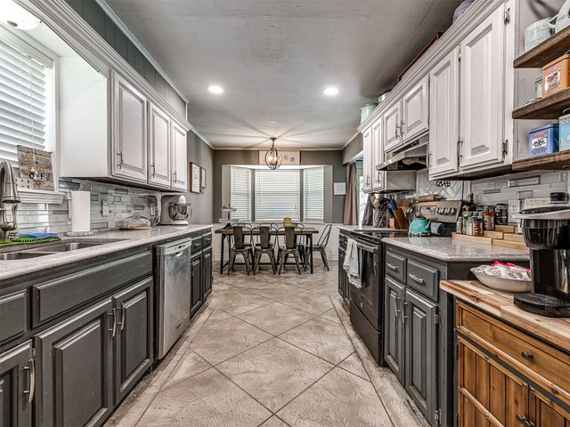 3121 Bahama Drive, Sand Springs, OK 74063