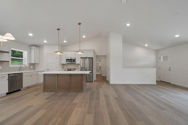 2480 BRENNER PLACE, Green Bay, WI 54301