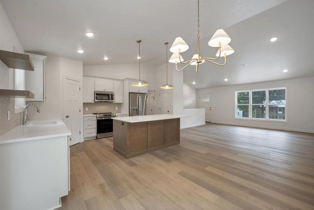 2480 BRENNER PLACE, Green Bay, WI 54301