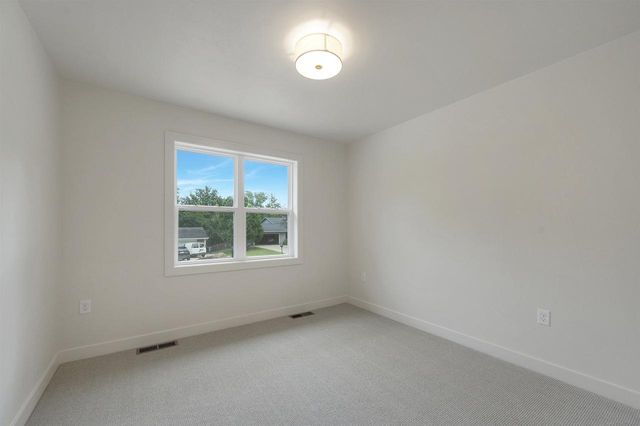 2480 BRENNER PLACE, Green Bay, WI 54301