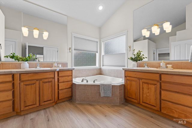 716 W Kodiak Drive, Meridian, ID 83642