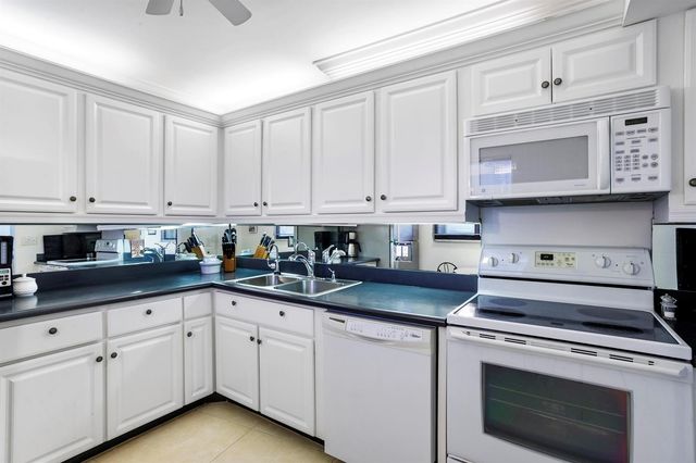 200 Ocean Trail Way 106, Jupiter, FL 33477