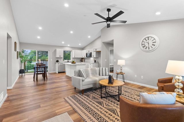 1845 SOUTHLAND LANE, New London, WI 54961