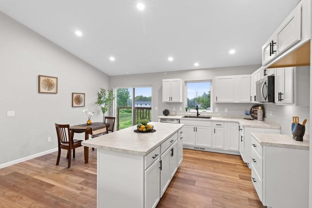1845 SOUTHLAND LANE, New London, WI 54961