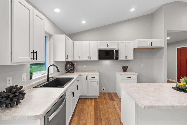 1845 SOUTHLAND LANE, New London, WI 54961