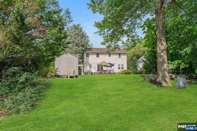 232 W Midland Avenue, Paramus, NJ 07652