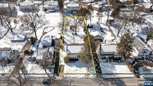 232 W Midland Avenue, Paramus, NJ 07652