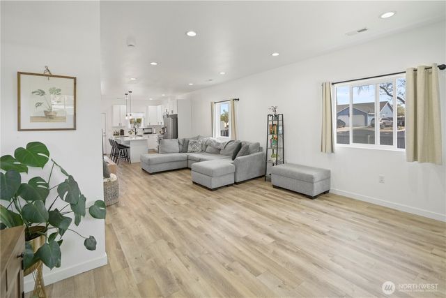 1004 W Virginia, Moses Lake, WA 98837