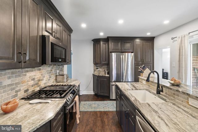 403 WALNUT HILL LN, Havertown, PA 19083