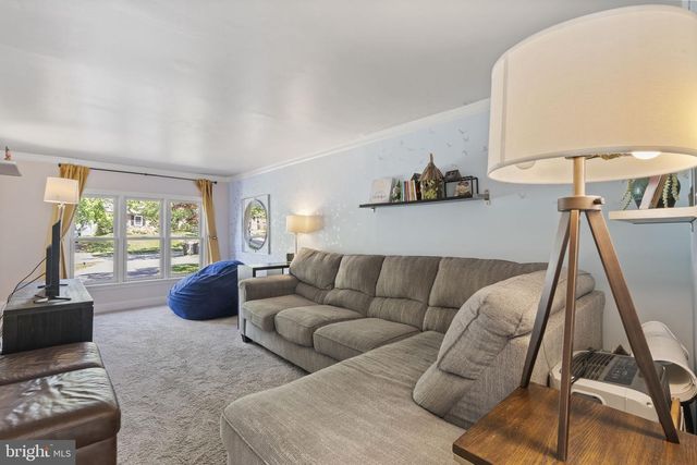 403 WALNUT HILL LN, Havertown, PA 19083