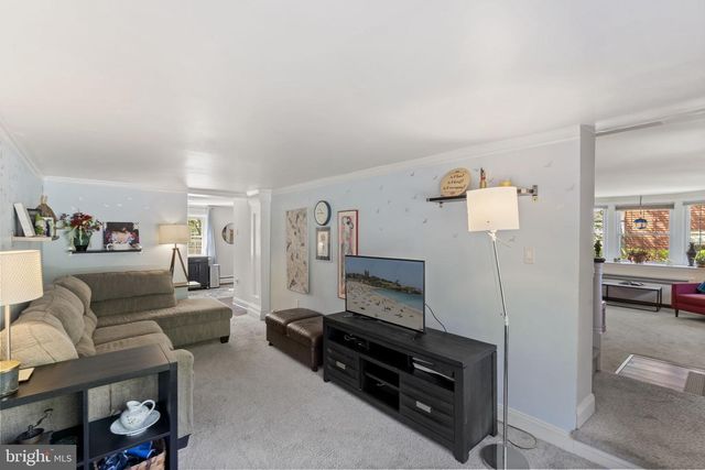 403 WALNUT HILL LN, Havertown, PA 19083