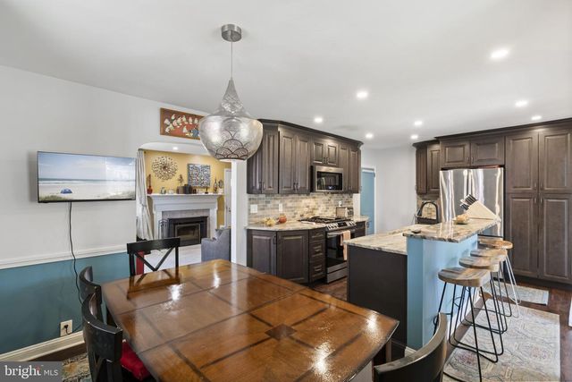 403 WALNUT HILL LN, Havertown, PA 19083