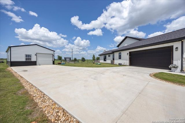 317 Farmstead, Seguin, TX 78155