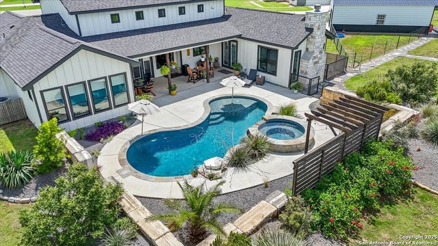 317 Farmstead, Seguin, TX 78155