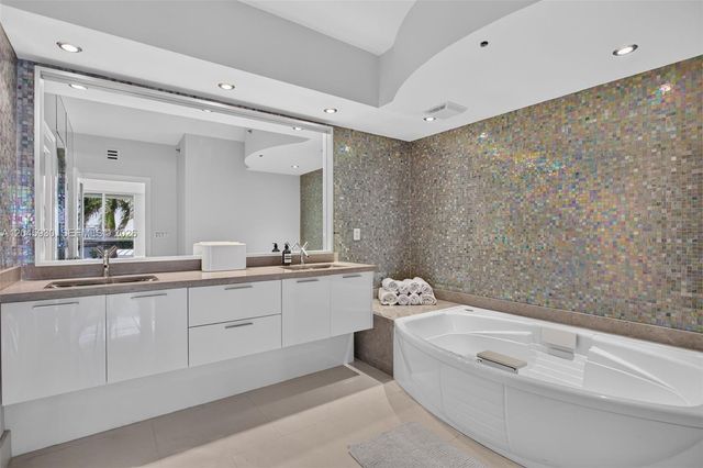 400 Alton Road 706, Miami Beach, FL 33139